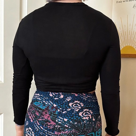 SHEIN Mock Neck Crop Top Black - Picture 4 of 4